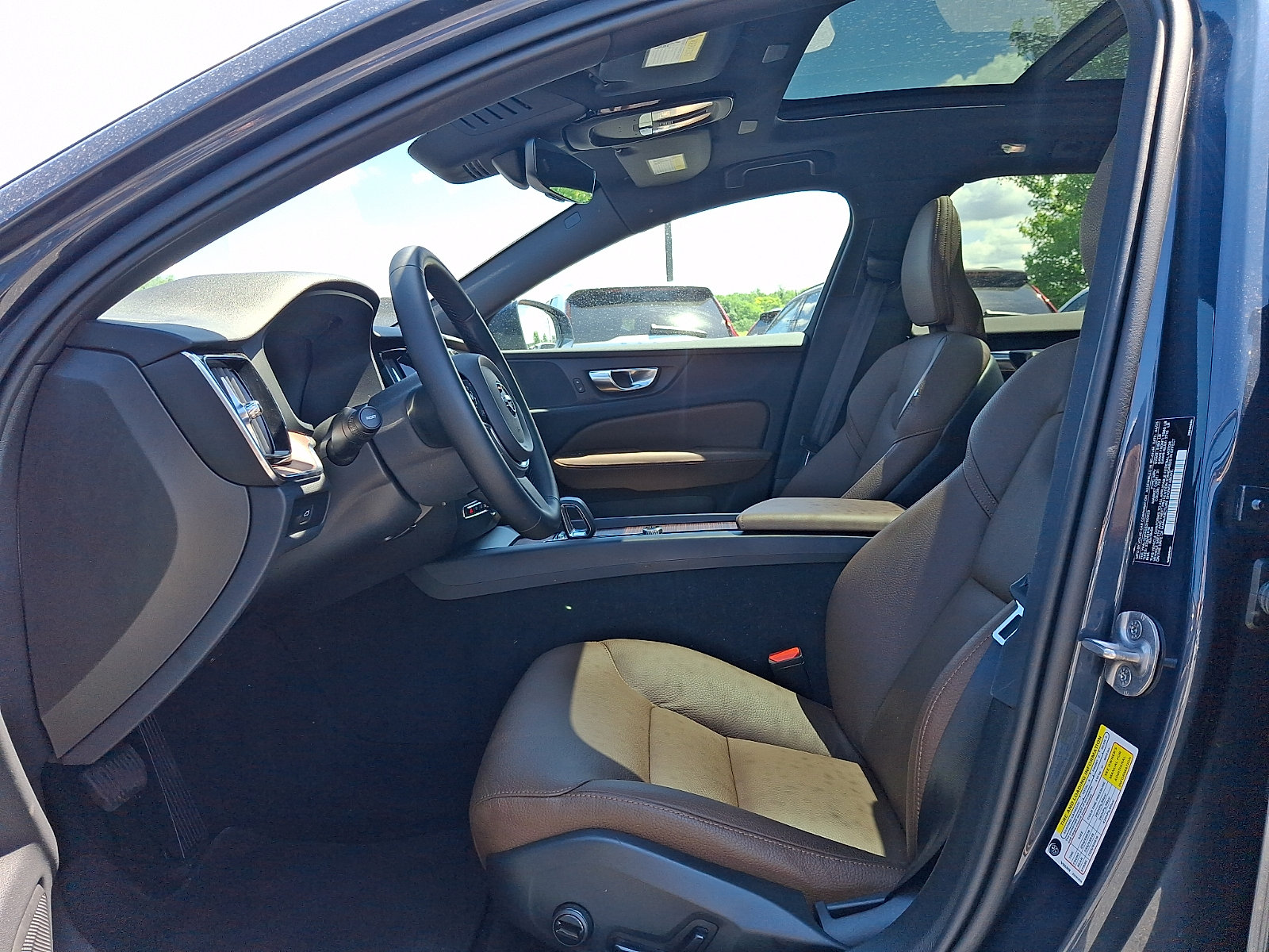 Used 2025 Volvo V60 B5 Cross Country Plus AWD/4WD image 13
