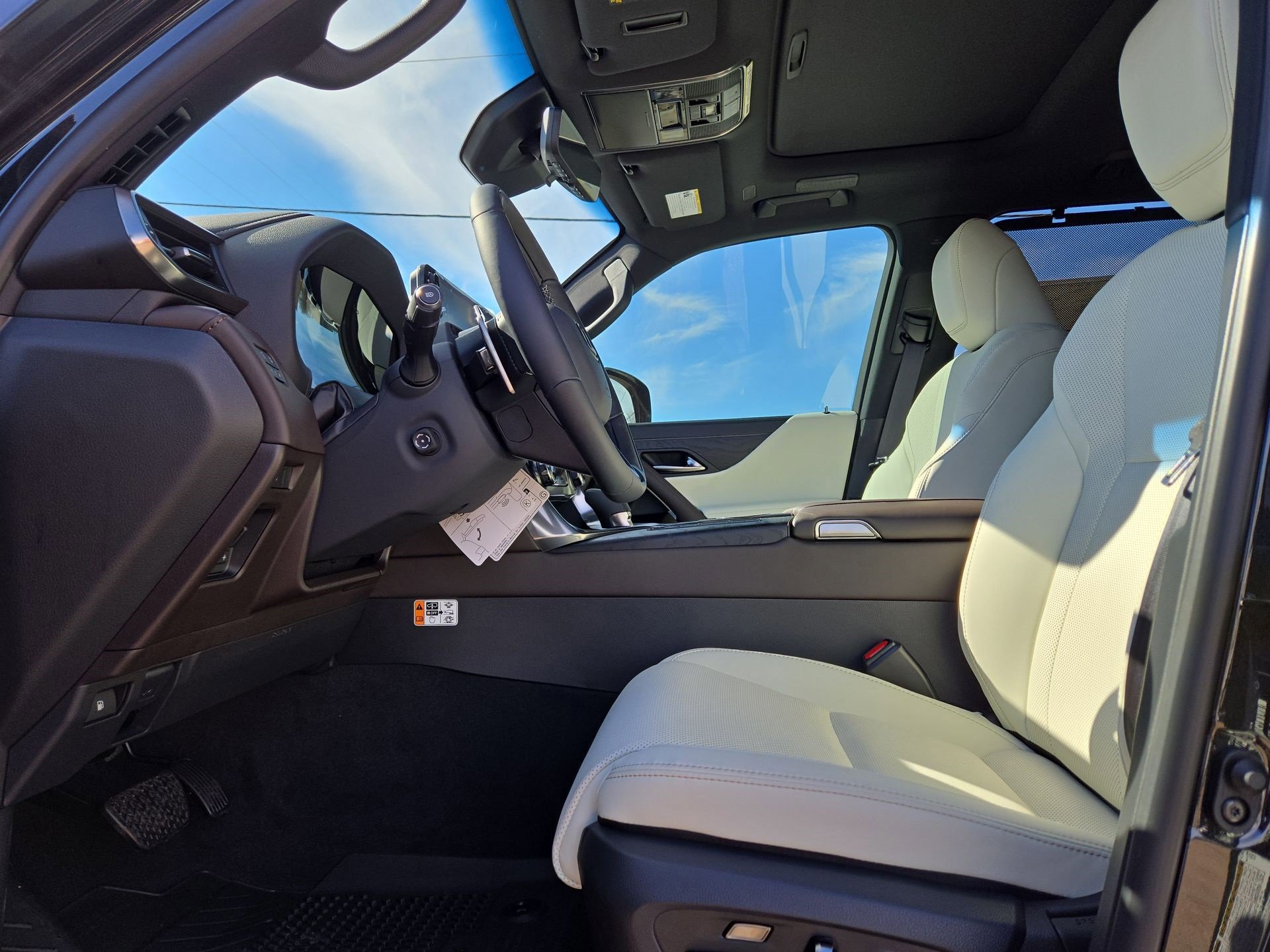 New 2026 Lexus LX 700h Luxury image 16