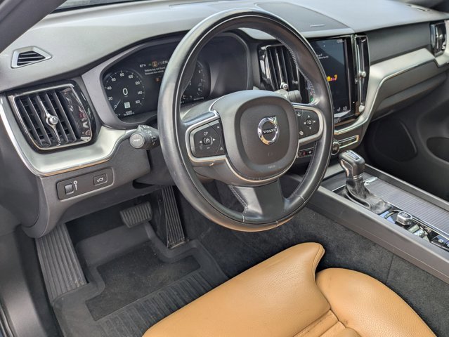 Used 2019 Volvo XC60 T5 Momentum w/ Multimedia Package image 9