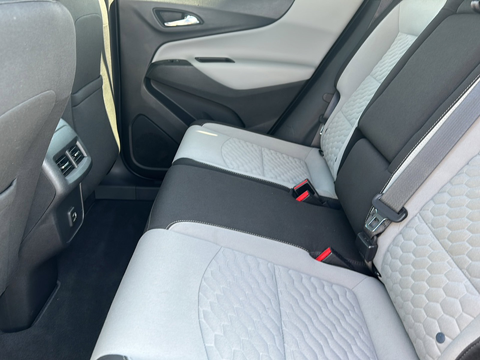 Used 2020 Chevrolet Equinox LT image 18