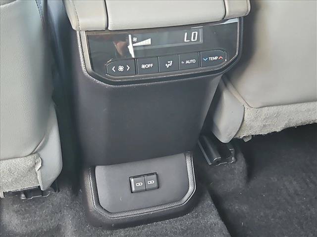 Used 2023 Toyota Highlander XLE AWD/4WD image 25