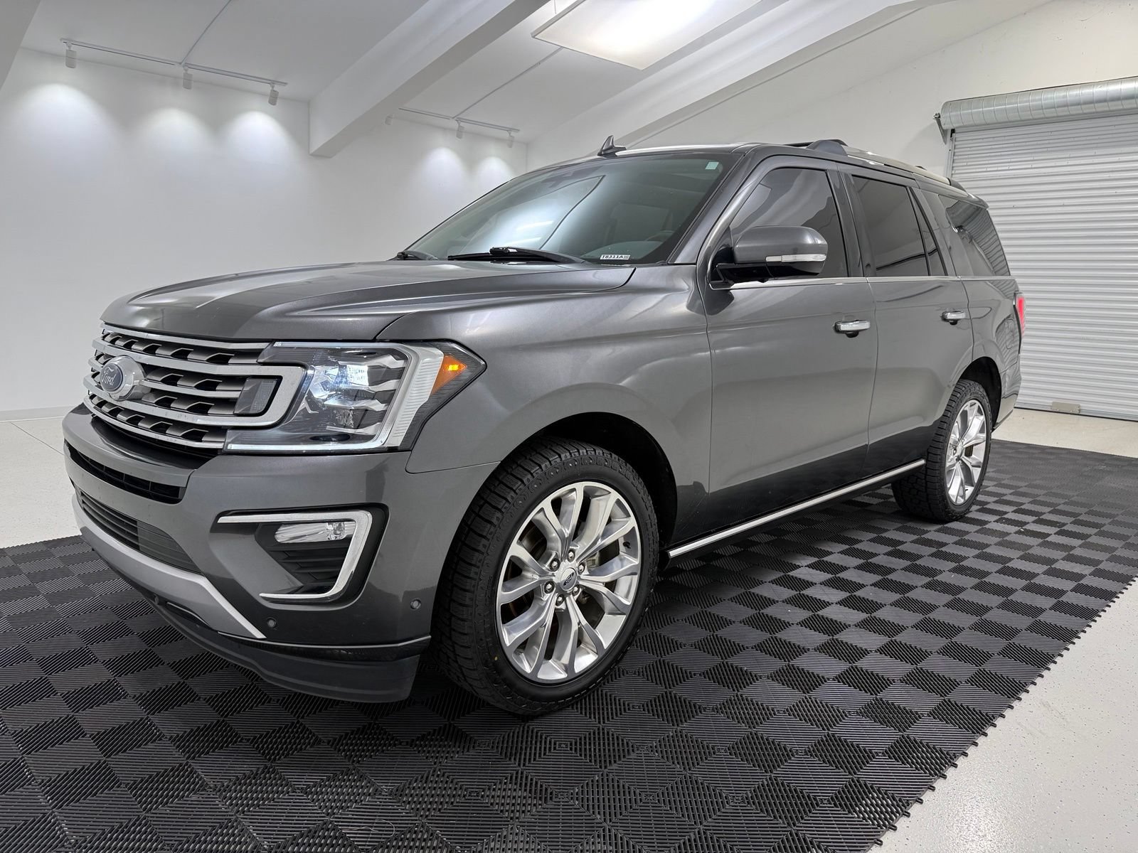 Used 2019 Ford Expedition Limited w/ Equipment Group 302A RWD image 3