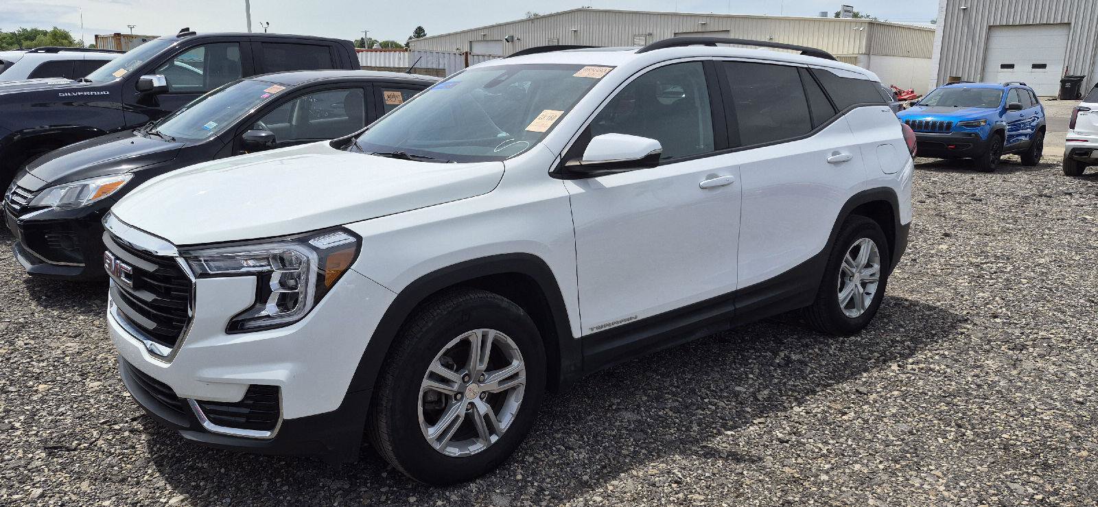 Used 2022 GMC Terrain SLE w/ Driver Convenience Package FWD image 1