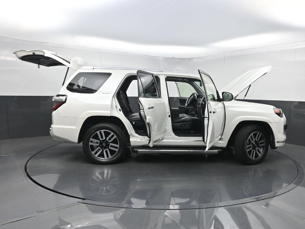 Used 2018 Toyota 4Runner Limited AWD/4WD image 36