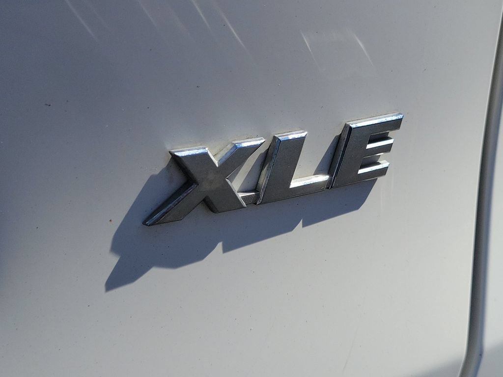 Used 2019 Toyota RAV4 XLE w/ Convenience Package FWD image 11
