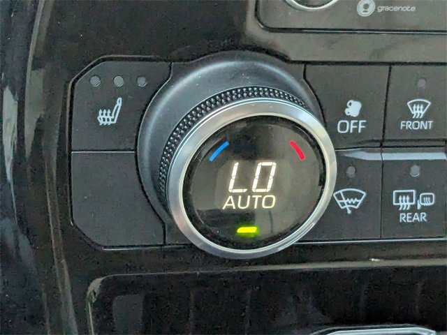 Used 2020 Toyota Highlander XLE image 29