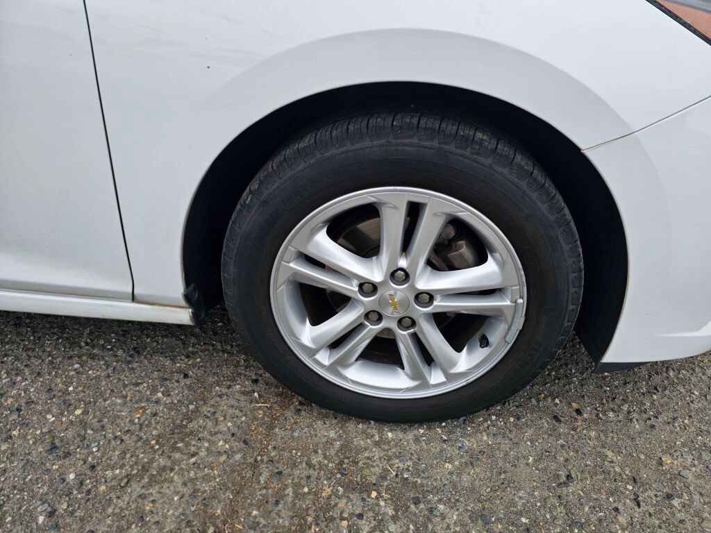 Used 2017 Chevrolet Cruze LT w/ Convenience Package image 9