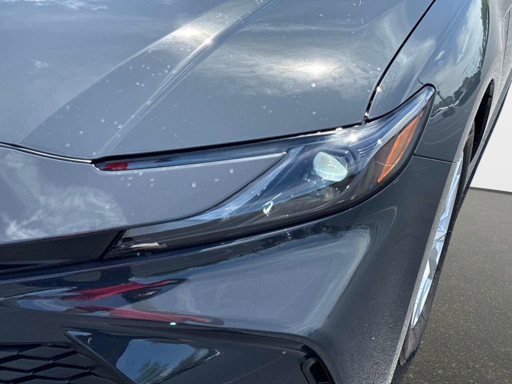 Used 2025 Toyota Camry LE w/ Convenience Package image 9