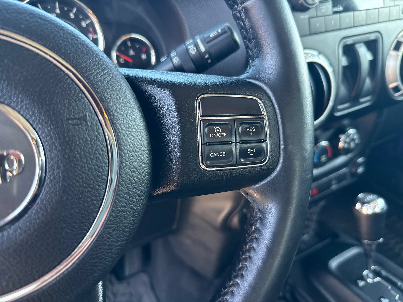 Used 2017 Jeep Wrangler Sahara w/ Connectivity Group AWD/4WD image 33