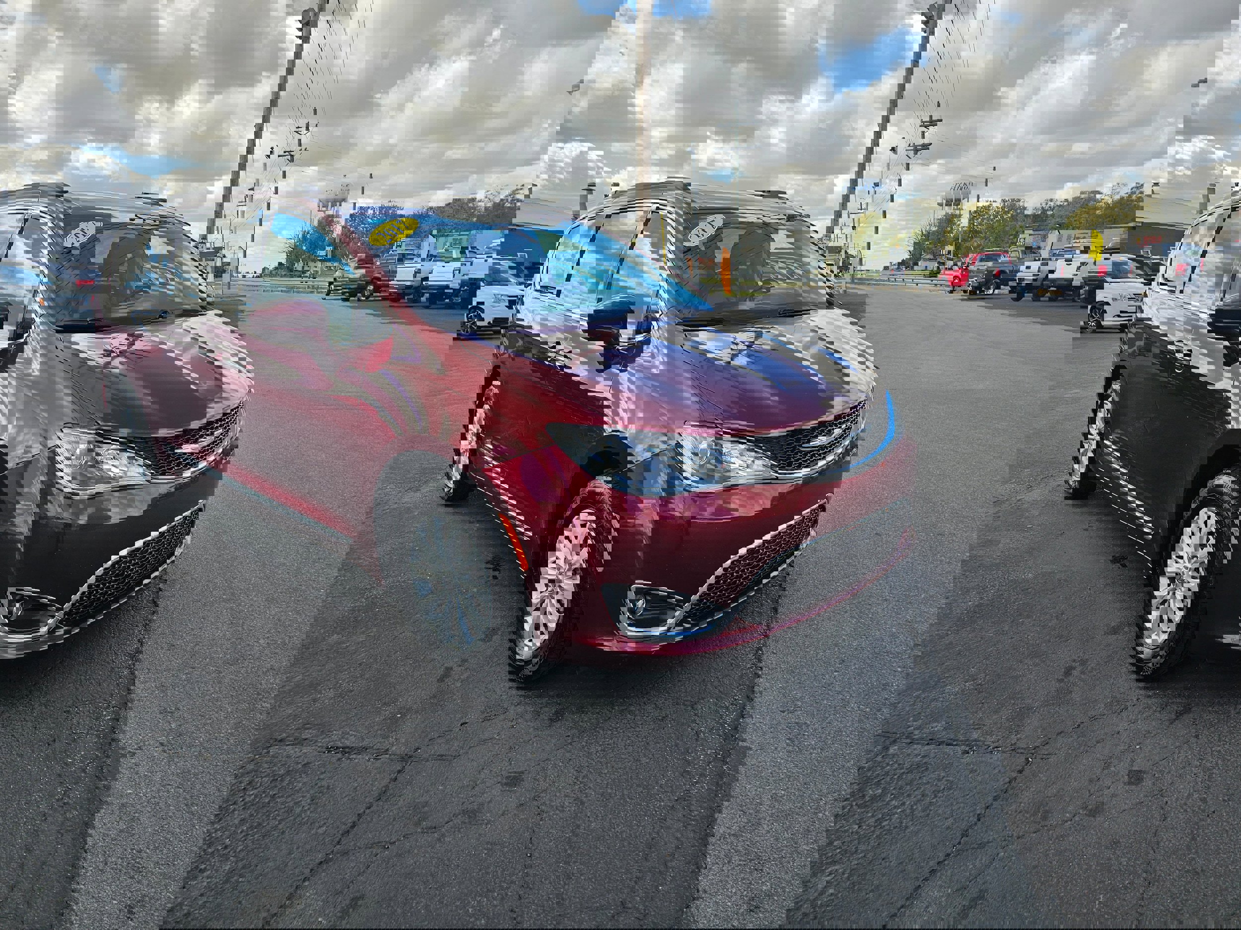 Used 2017 Chrysler Pacifica Touring-L image 3