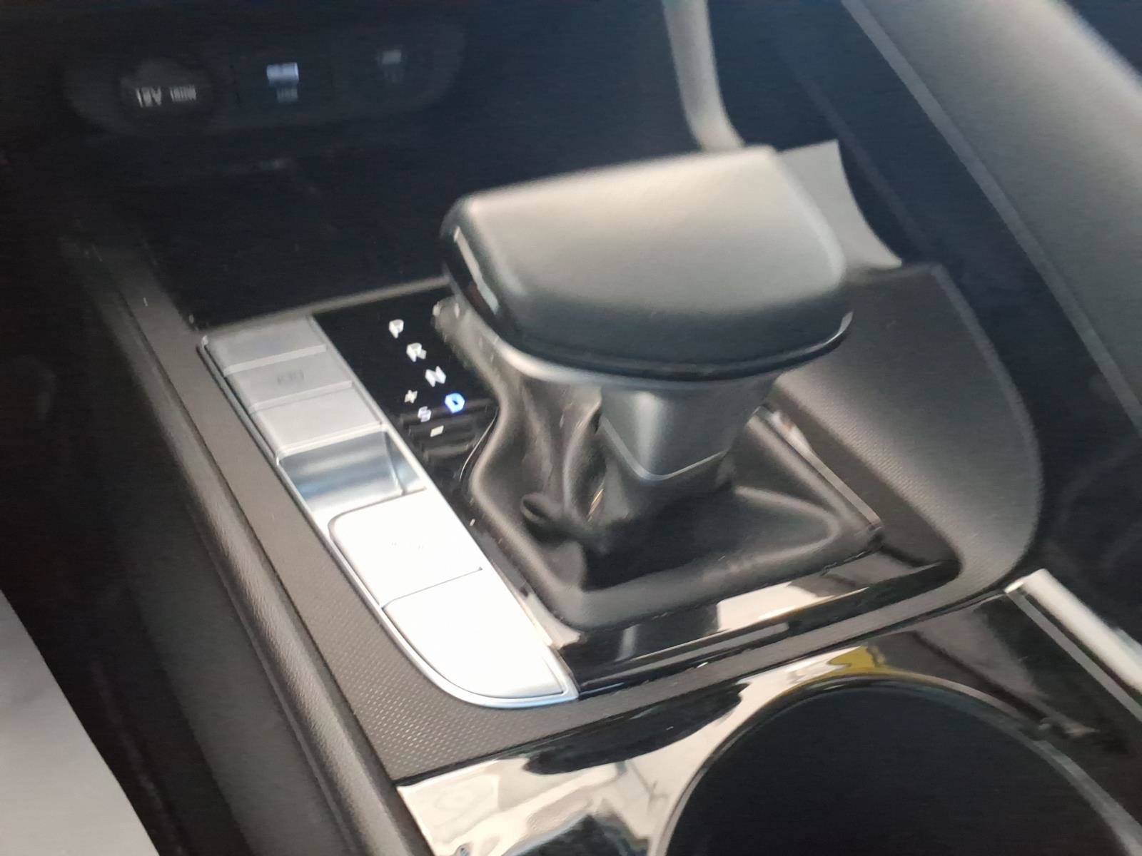Certified 2025 Hyundai Elantra SEL FWD image 26