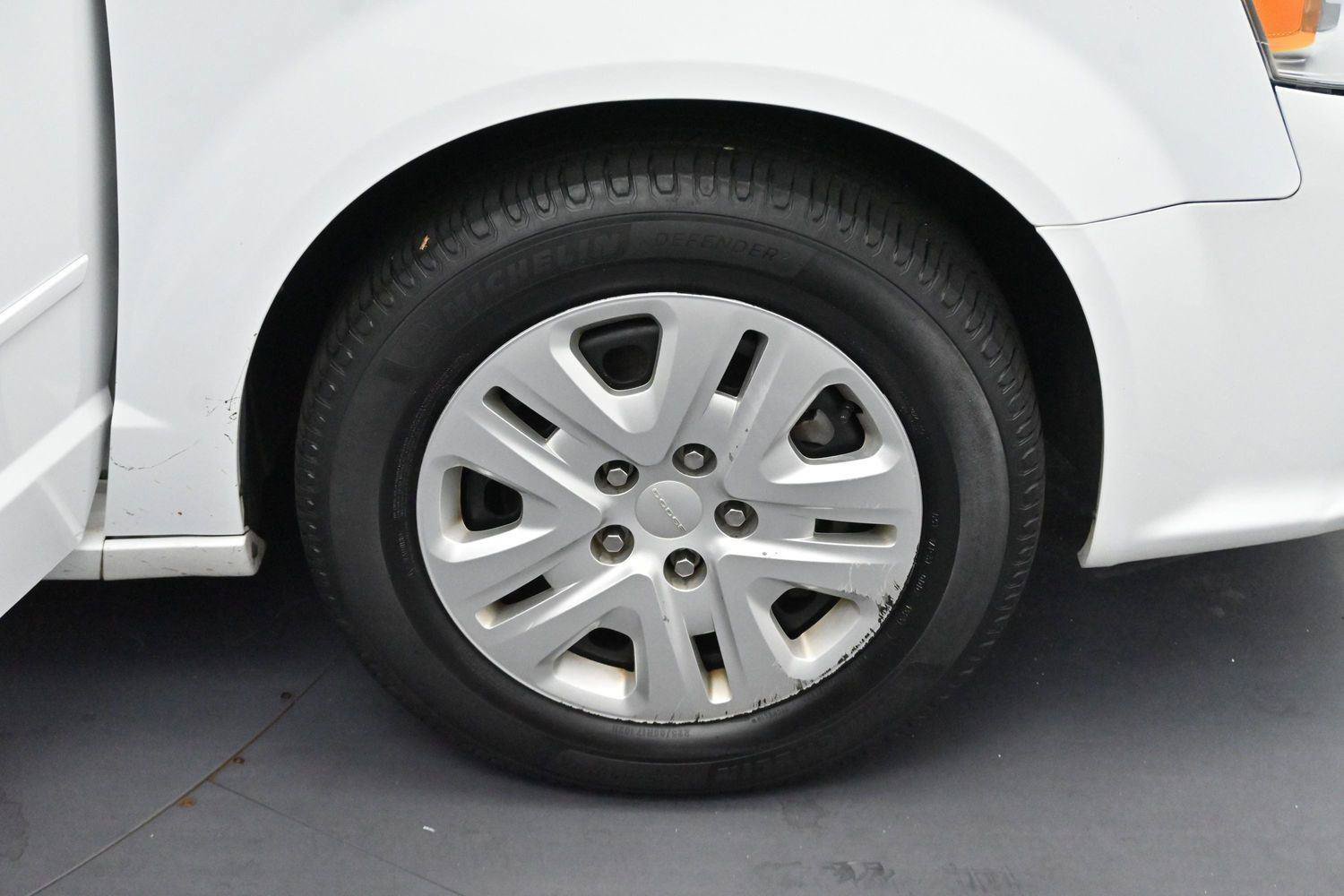 Used 2017 Dodge Grand Caravan SE FWD image 25