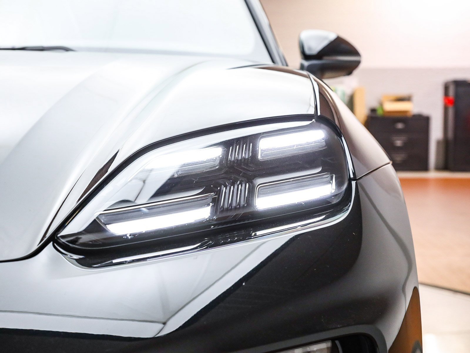 Used 2025 Porsche Macan Electric image 7