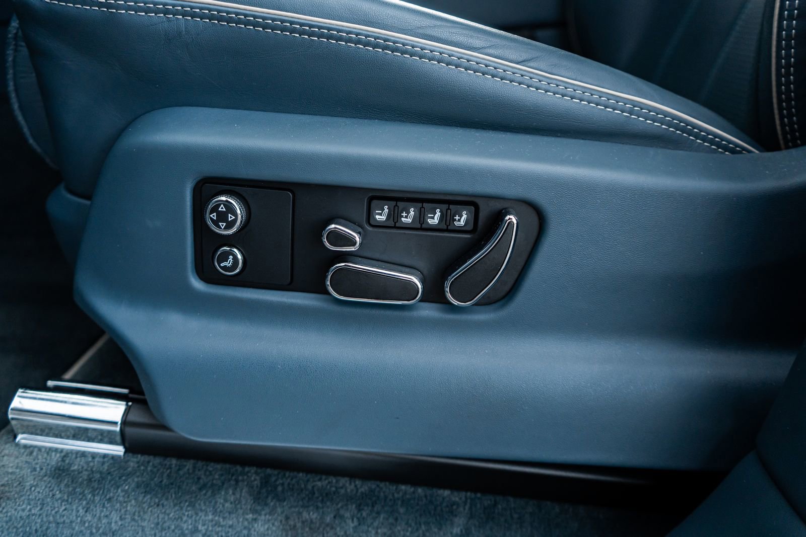 Certified 2023 Bentley Bentayga Extended Wheelbase image 26