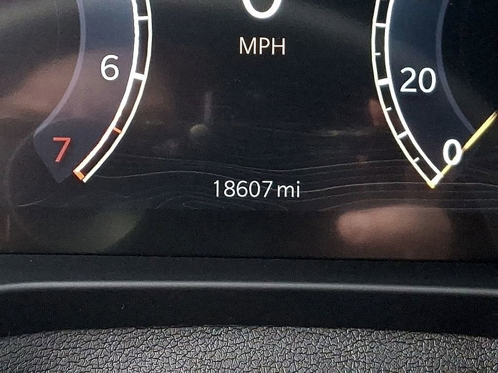 Used 2024 Jeep Grand Cherokee Limited w/ Black Appearance Package image 20