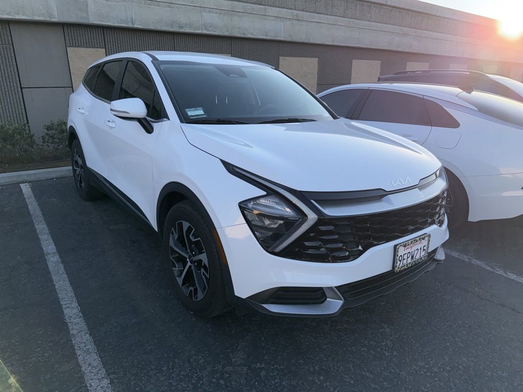 Used 2023 Kia Sportage EX image 3