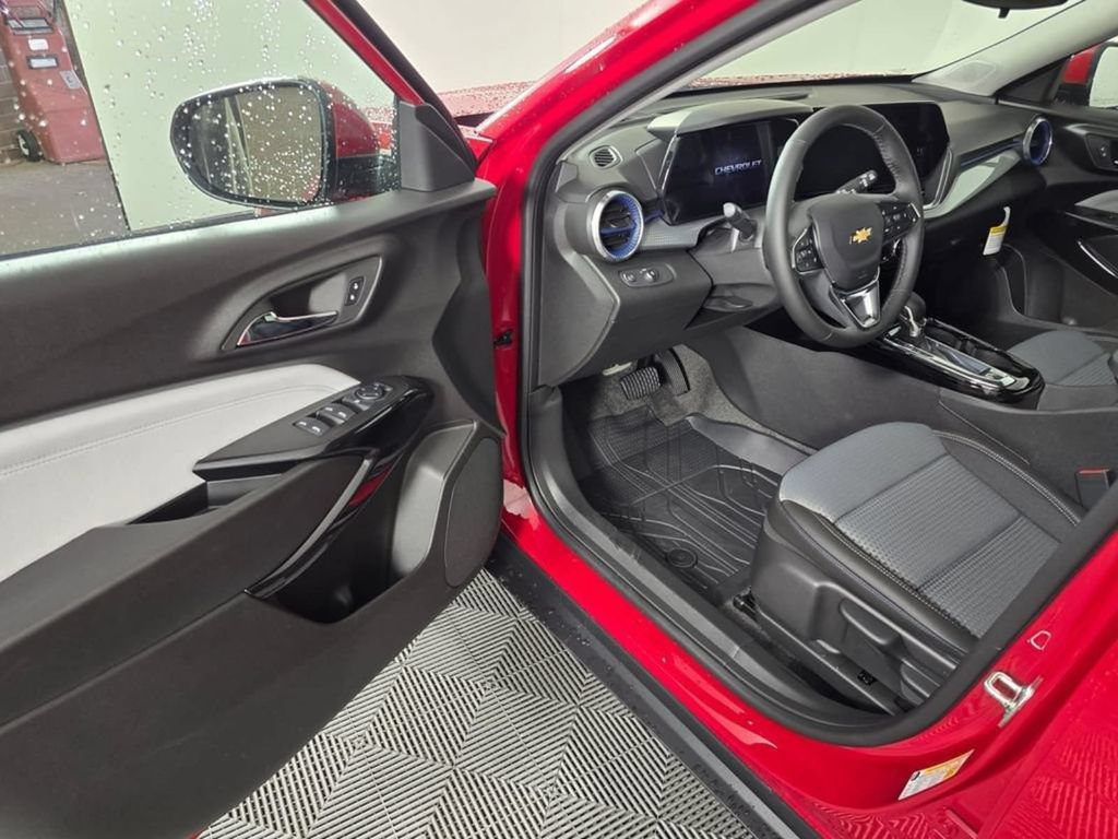 New 2026 Chevrolet Trax LT w/ Driver Confidence Package FWD image 21