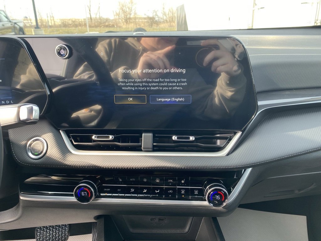 New 2026 Chevrolet Equinox LT w/ Convenience Package II image 16