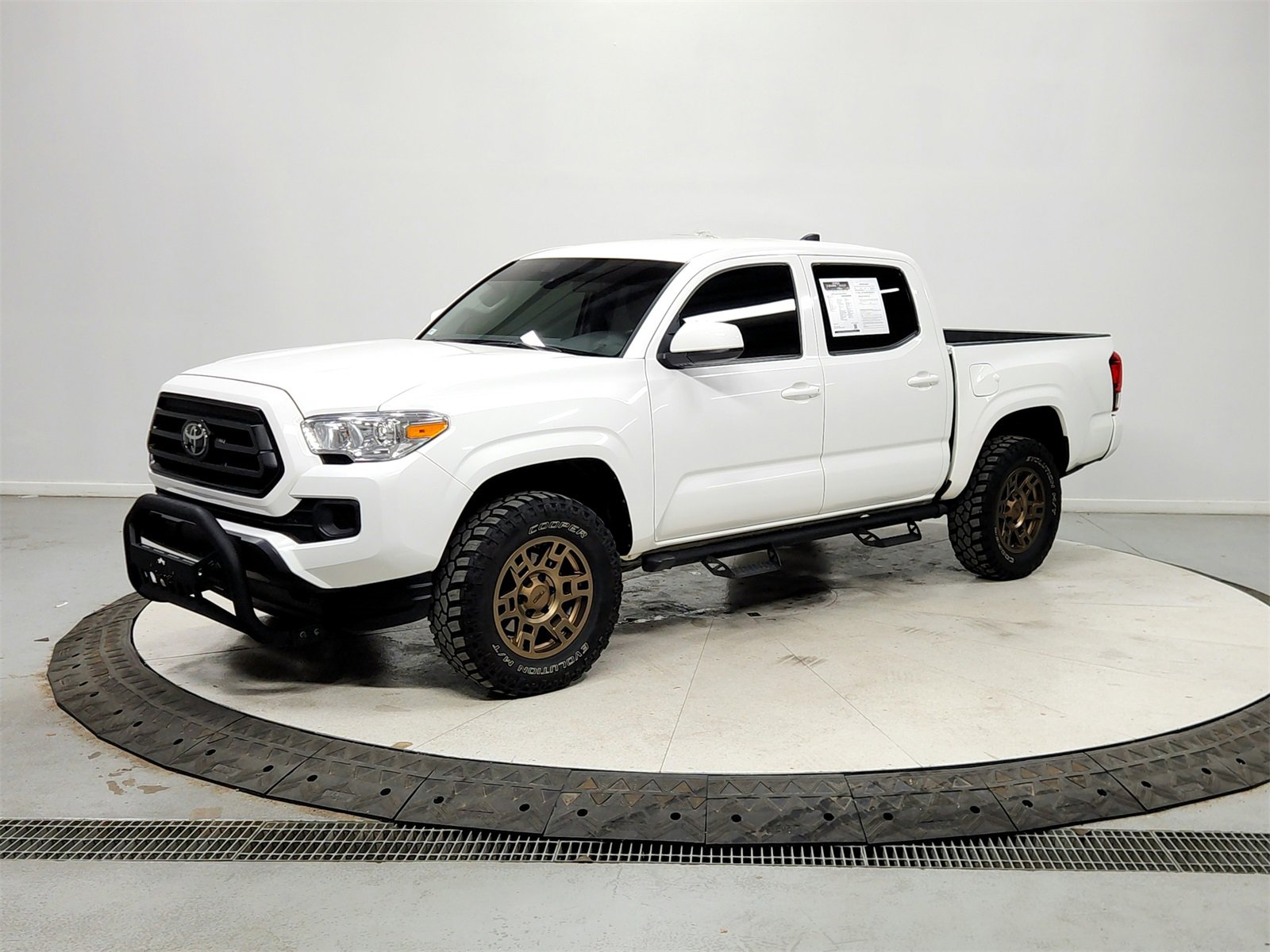 Used 2023 Toyota Tacoma SR image 3