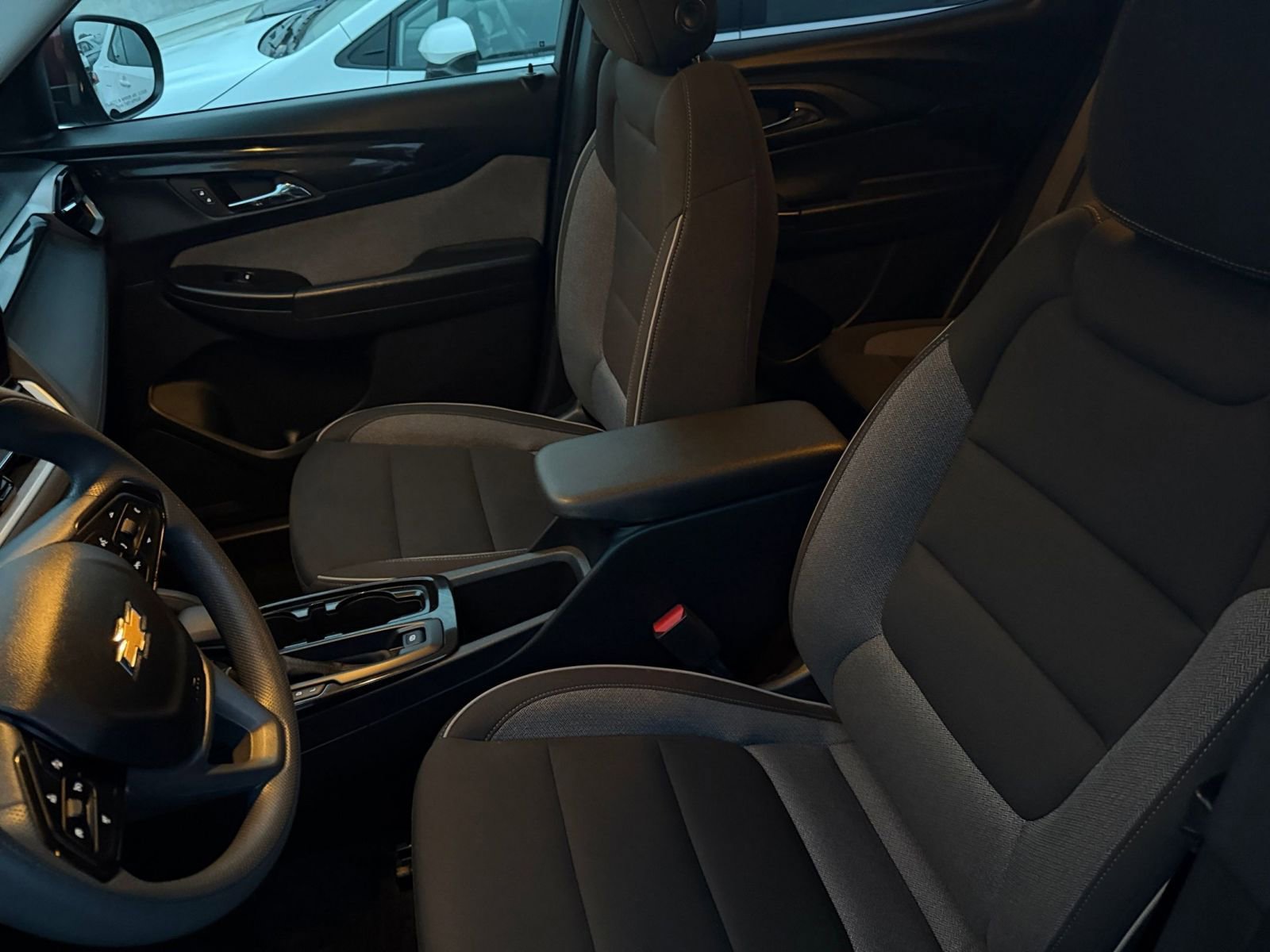 Used 2025 Chevrolet TrailBlazer LT image 35