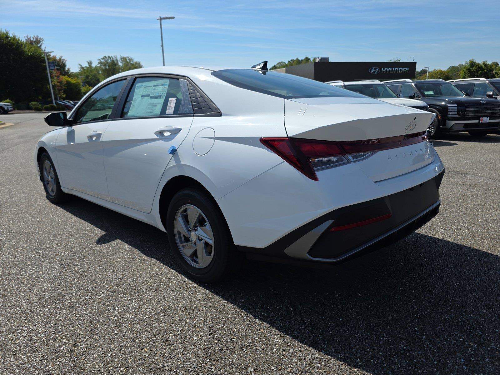 New 2026 Hyundai Elantra SE FWD image 8