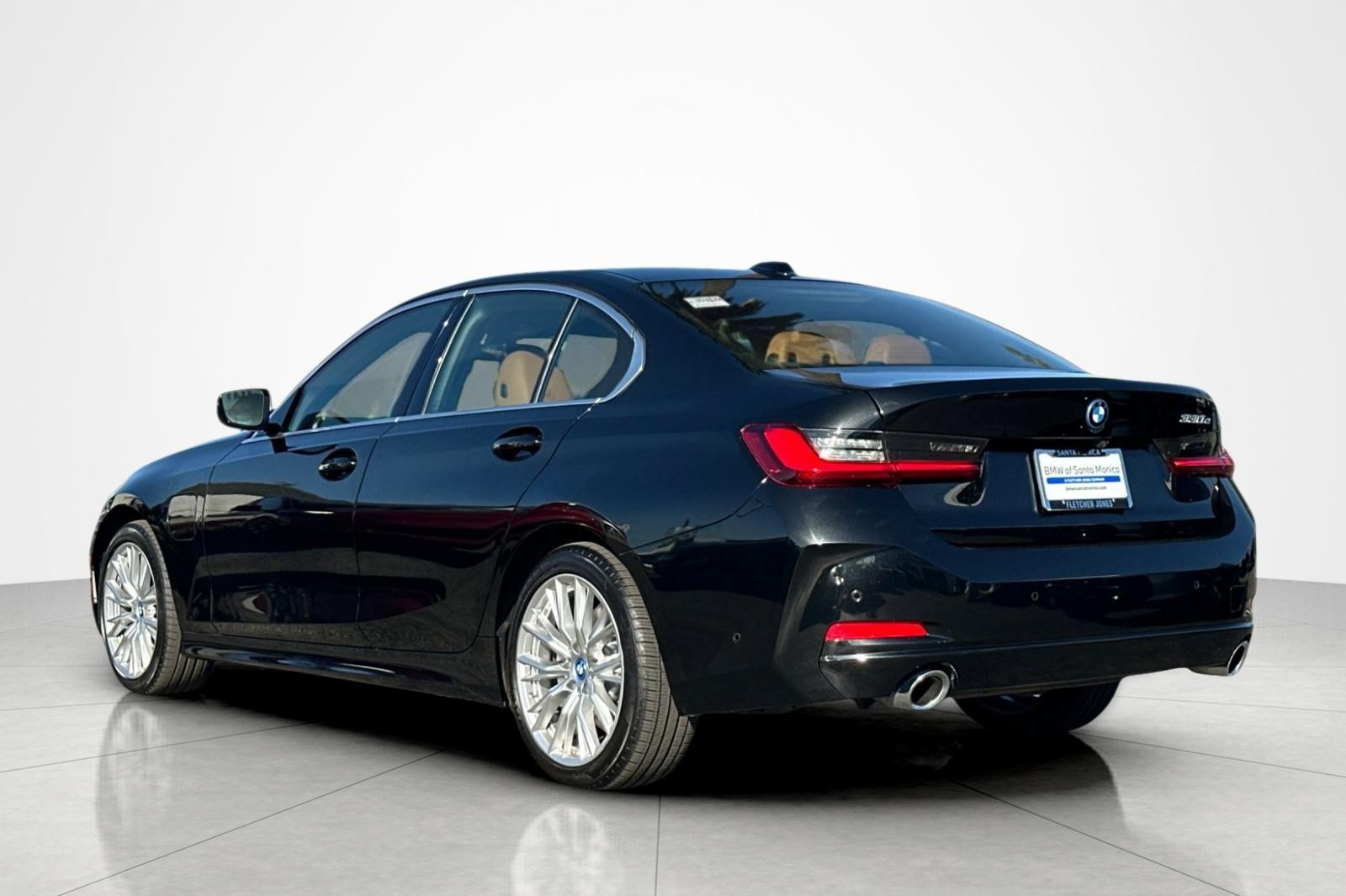 Used 2024 BMW 330e w/ Convenience Package RWD image 3