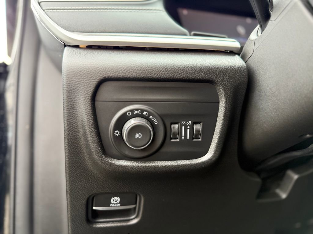 Used 2022 Jeep Grand Cherokee L Limited image 22