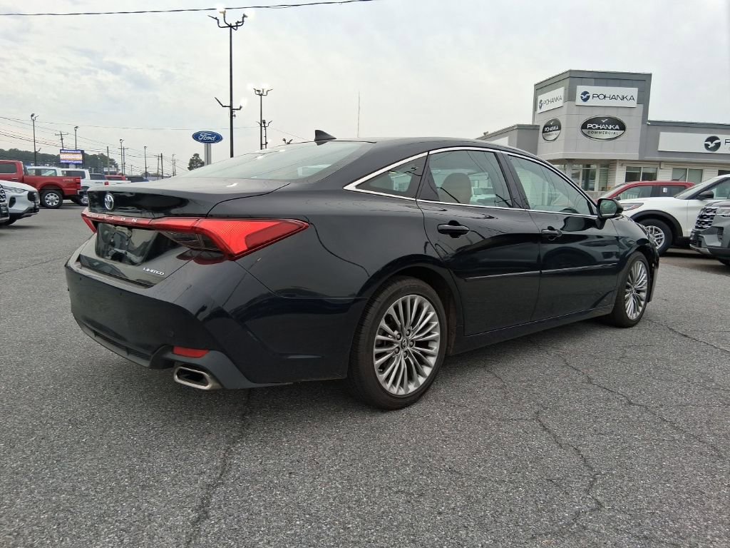 Used 2019 Toyota Avalon Limited image 5