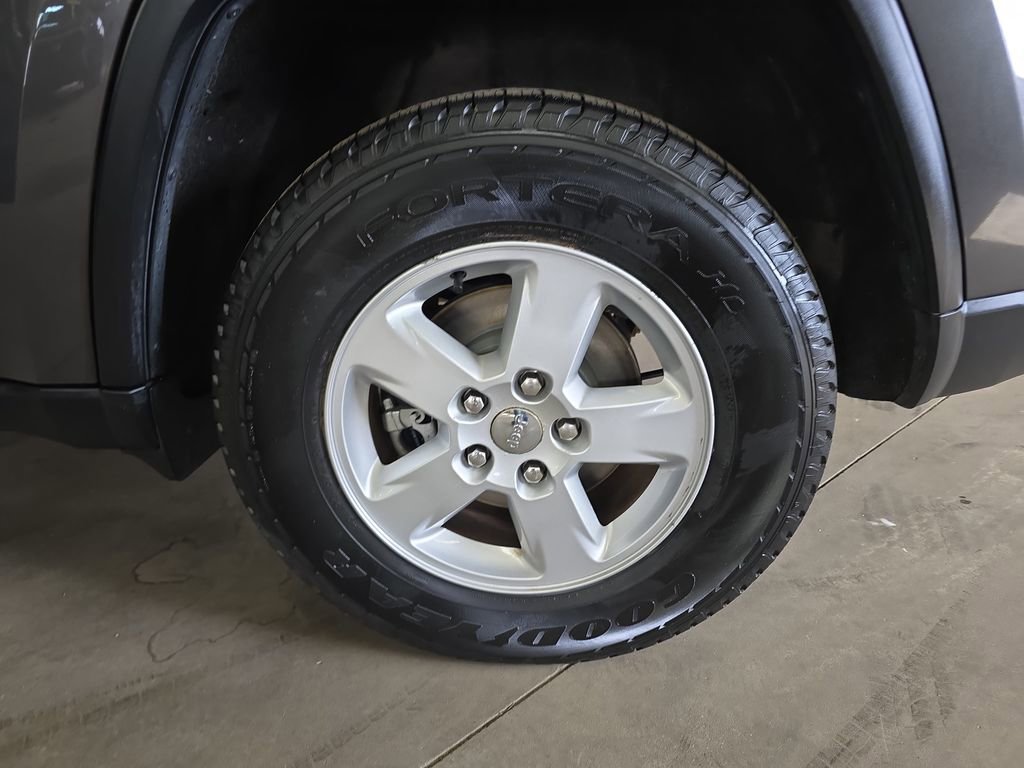 Certified 2020 Jeep Grand Cherokee Limited AWD/4WD image 34