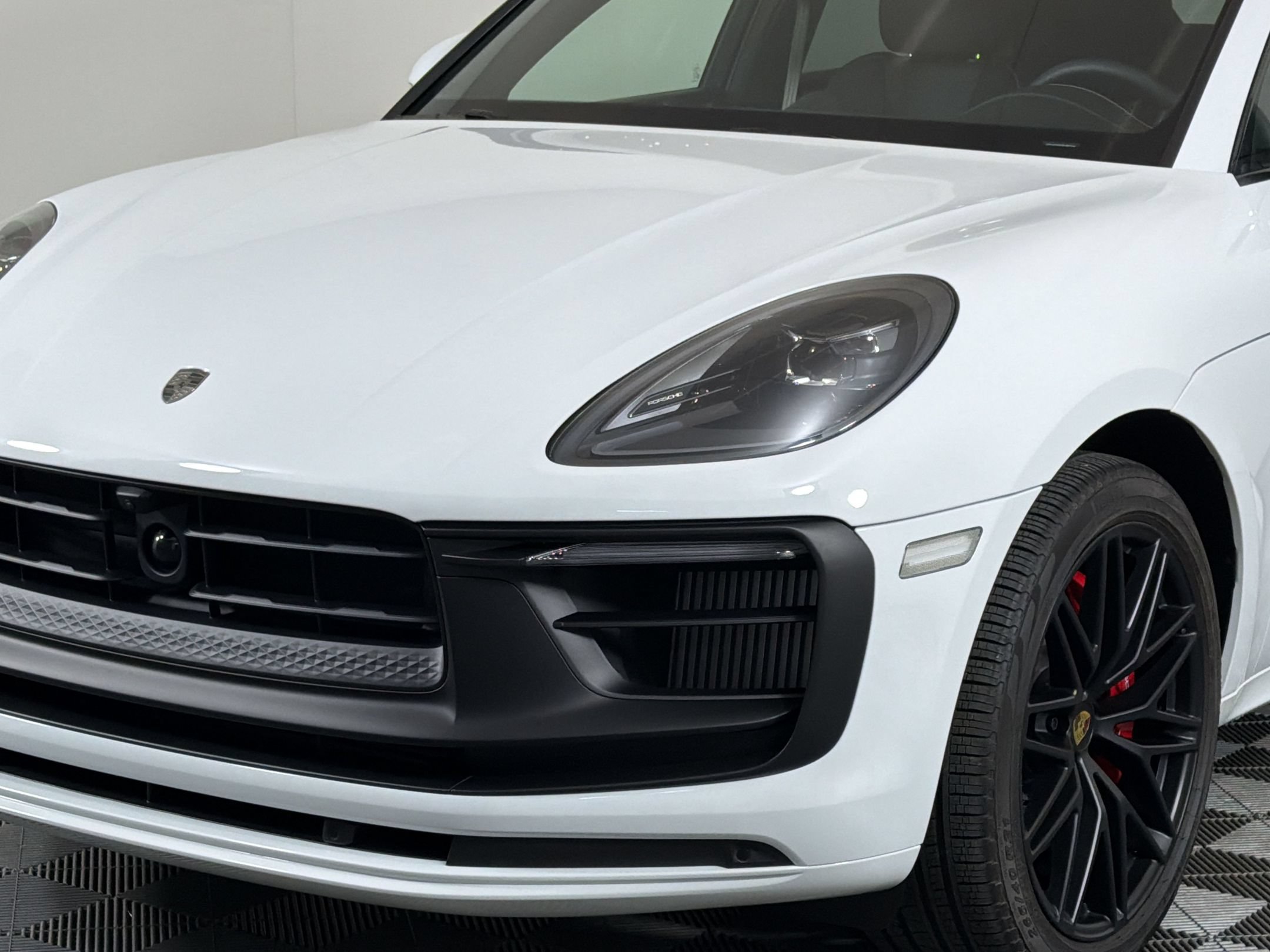 Used 2025 Porsche Macan GTS AWD/4WD image 13