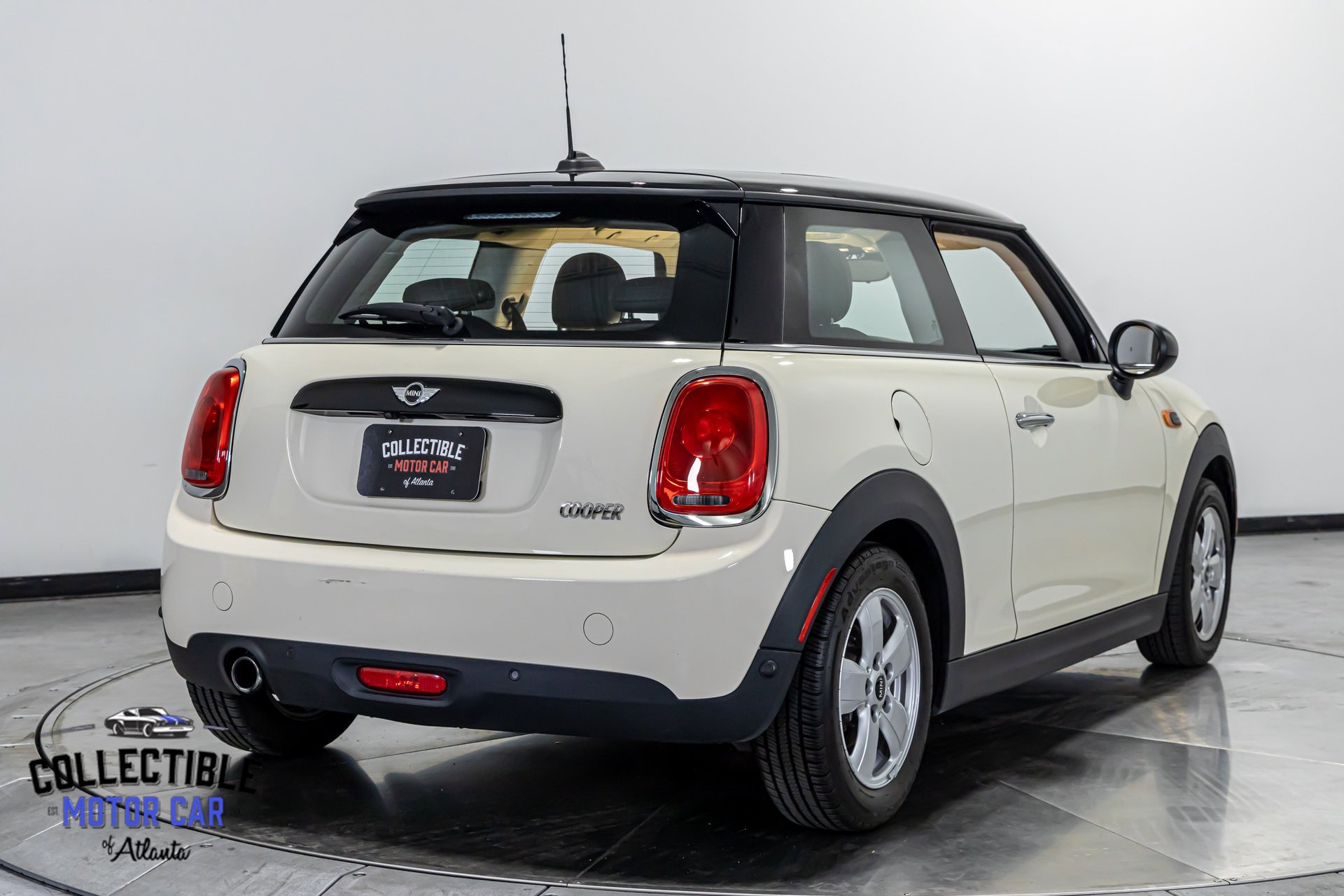 Used 2018 MINI Cooper 2-Door Hardtop image 14