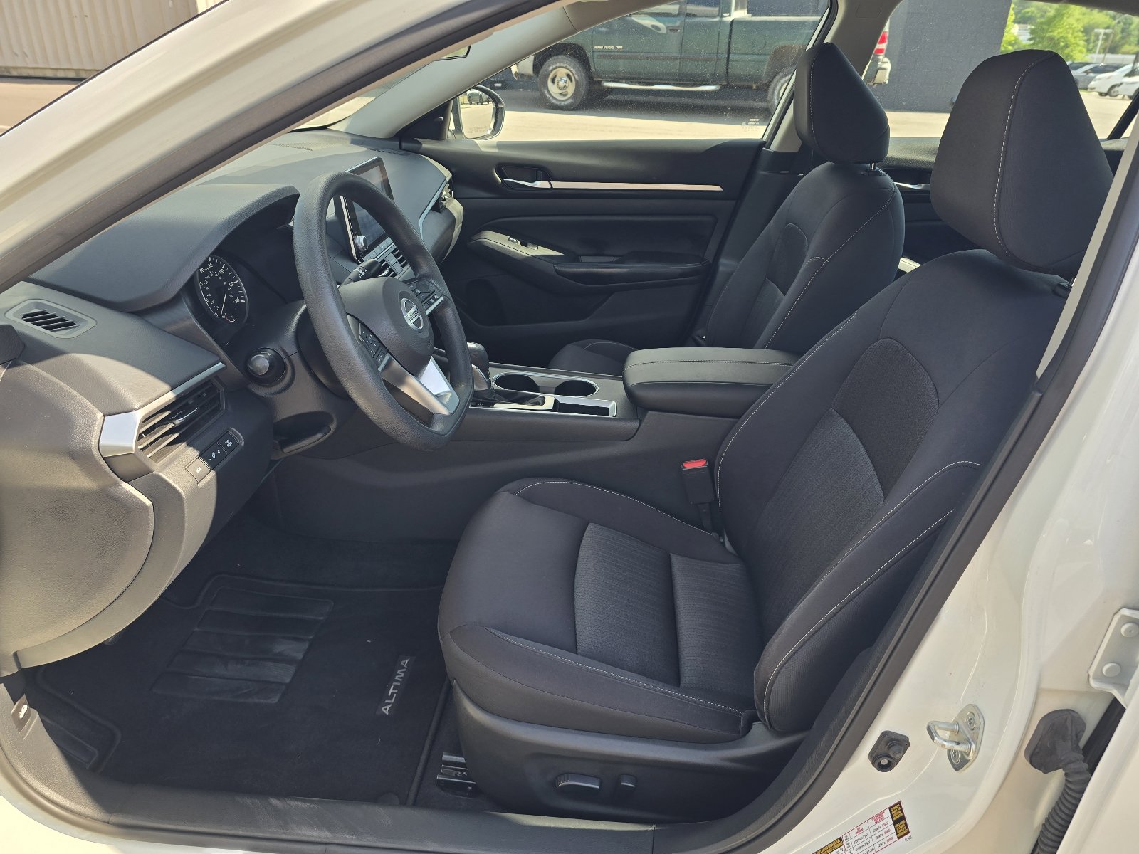 Used 2022 Nissan Altima 2.5 SV FWD image 12