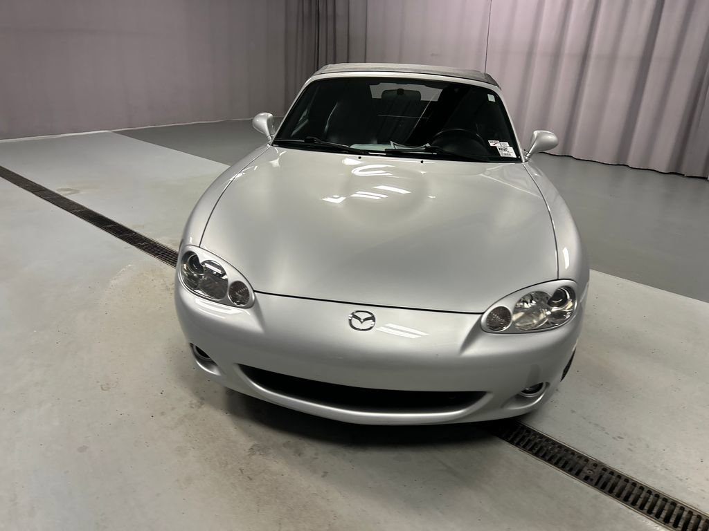 Used 2004 MAZDA MX-5 Miata w/ Cloth Azure Blue Pkg image 2