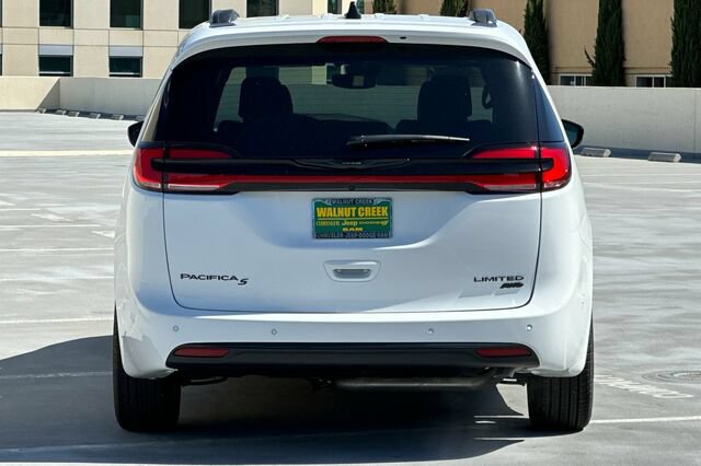 New 2025 Chrysler Pacifica Limited AWD/4WD image 5