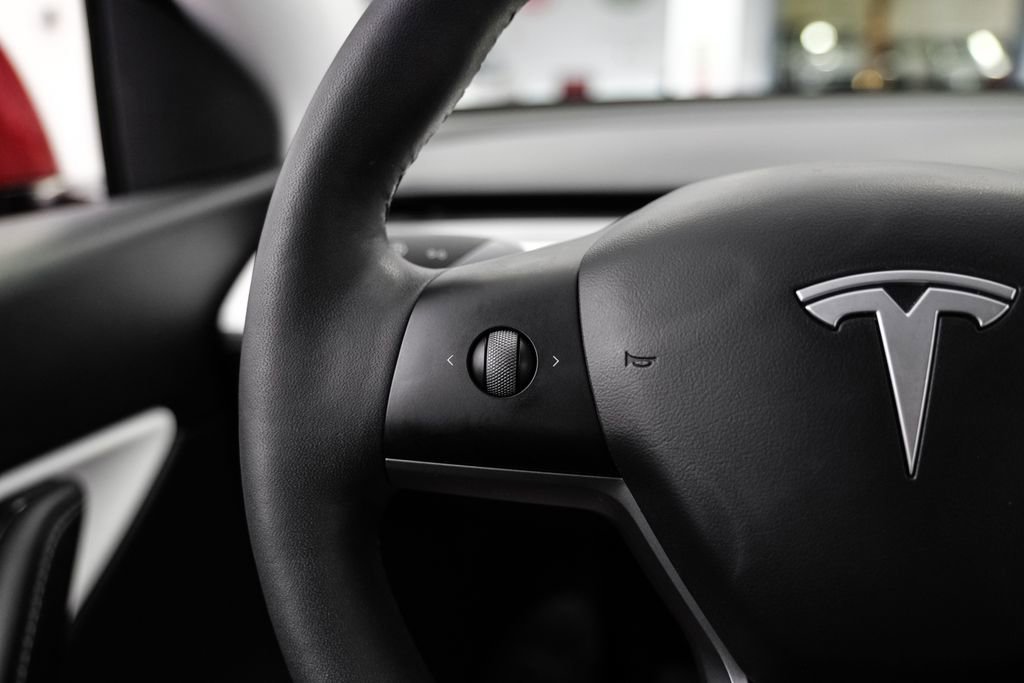 Used 2021 Tesla Model Y Long Range AWD/4WD image 18