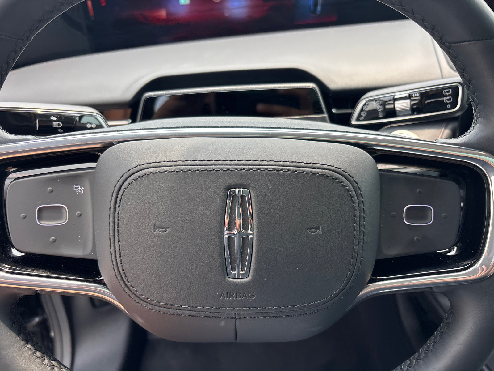 New 2026 Lincoln Nautilus Reserve w/ Jet Appearance Package AWD/4WD image 16
