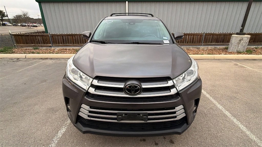 Used 2018 Toyota Highlander Plus image 2
