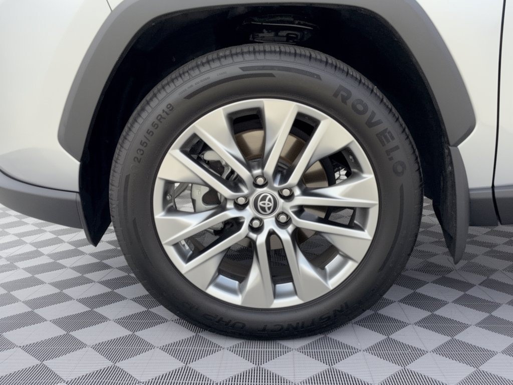 Used 2021 Toyota RAV4 XLE Premium FWD image 13