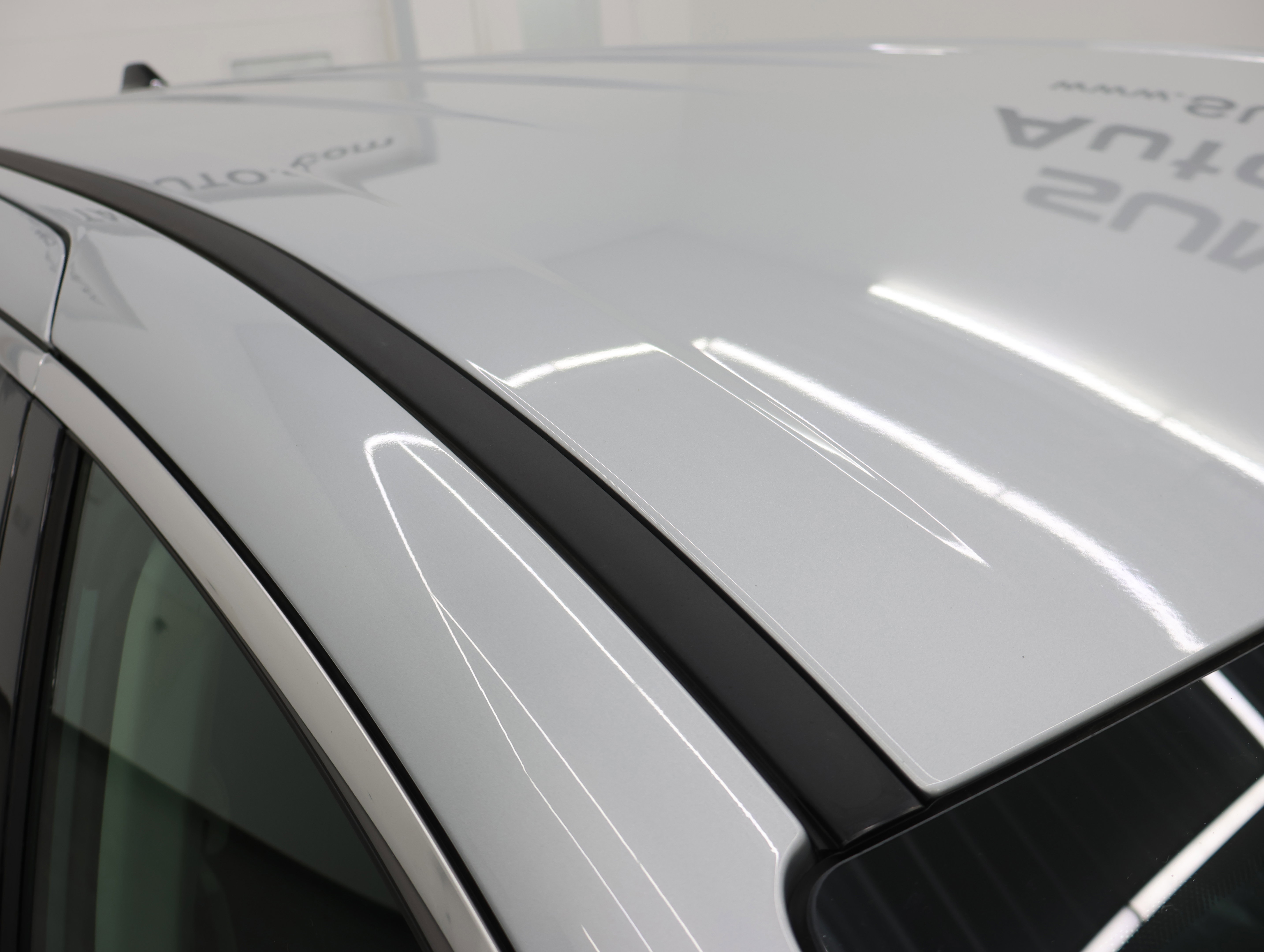 Used 2024 Chrysler Pacifica Touring-L FWD image 4