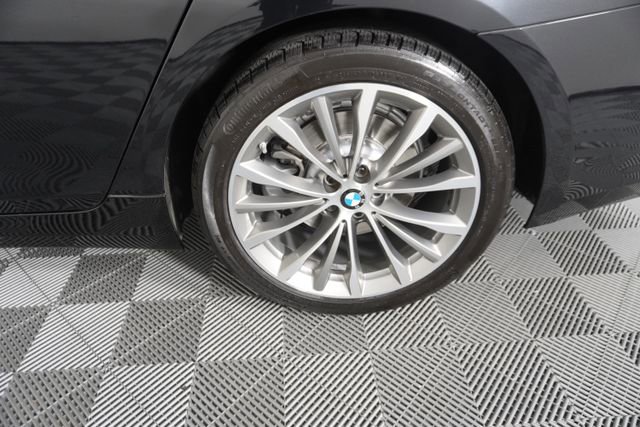 Used 2021 BMW 530i w/ Premium Package image 18