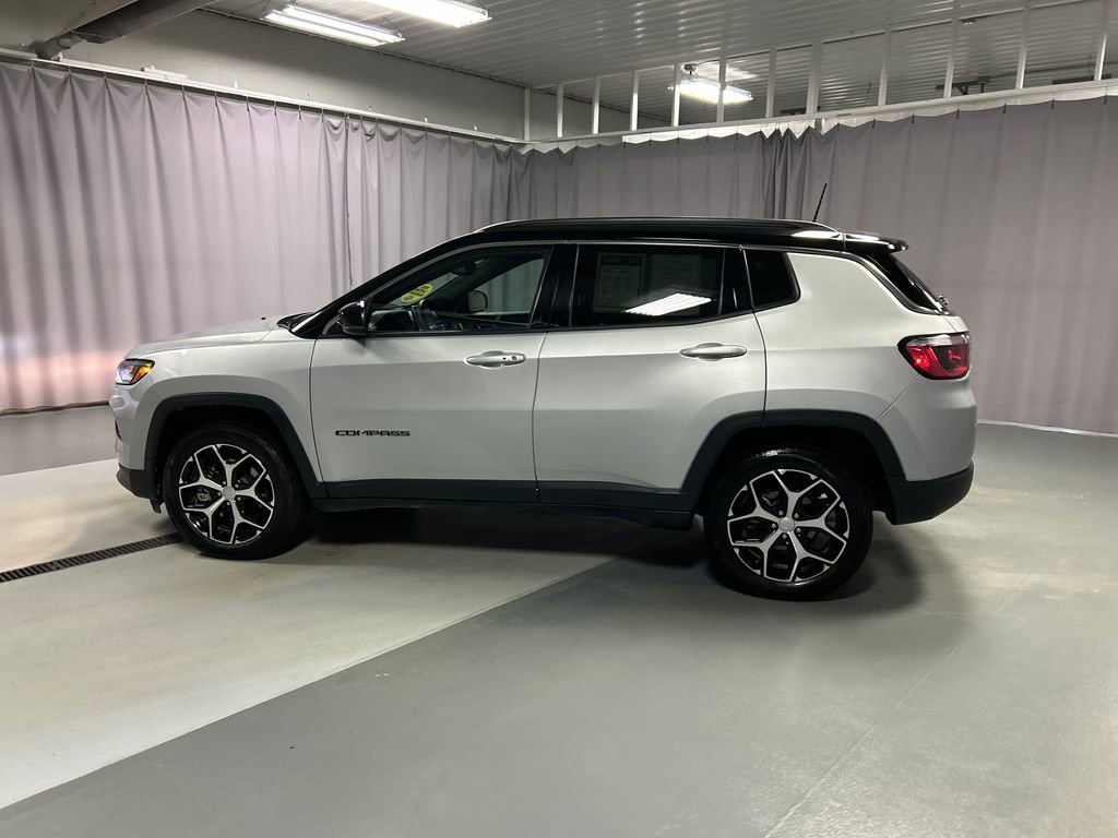 Used 2024 Jeep Compass Limited image 4