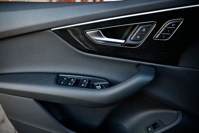 Used 2025 Audi Q7 3.0T Premium w/ Convenience Package image 15