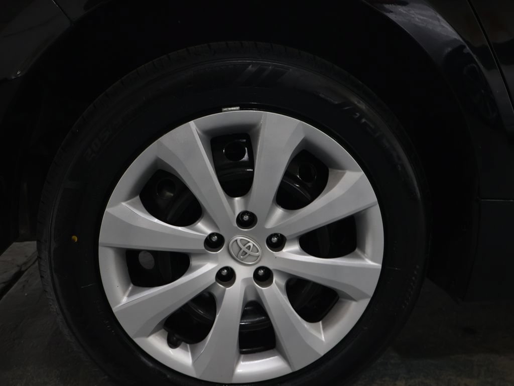 Used 2024 Toyota Corolla LE FWD image 30
