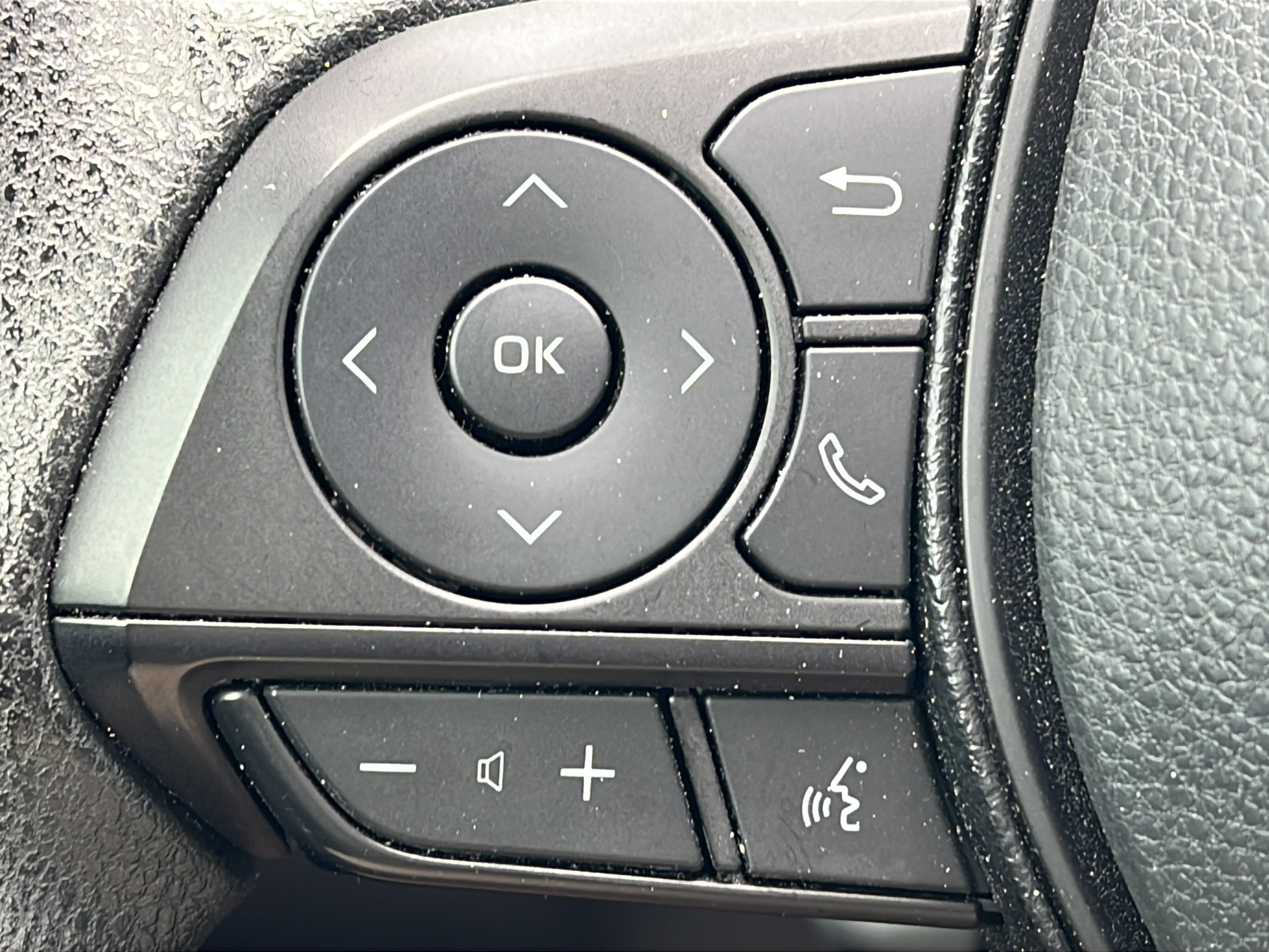 Used 2020 Toyota RAV4 LE FWD image 22