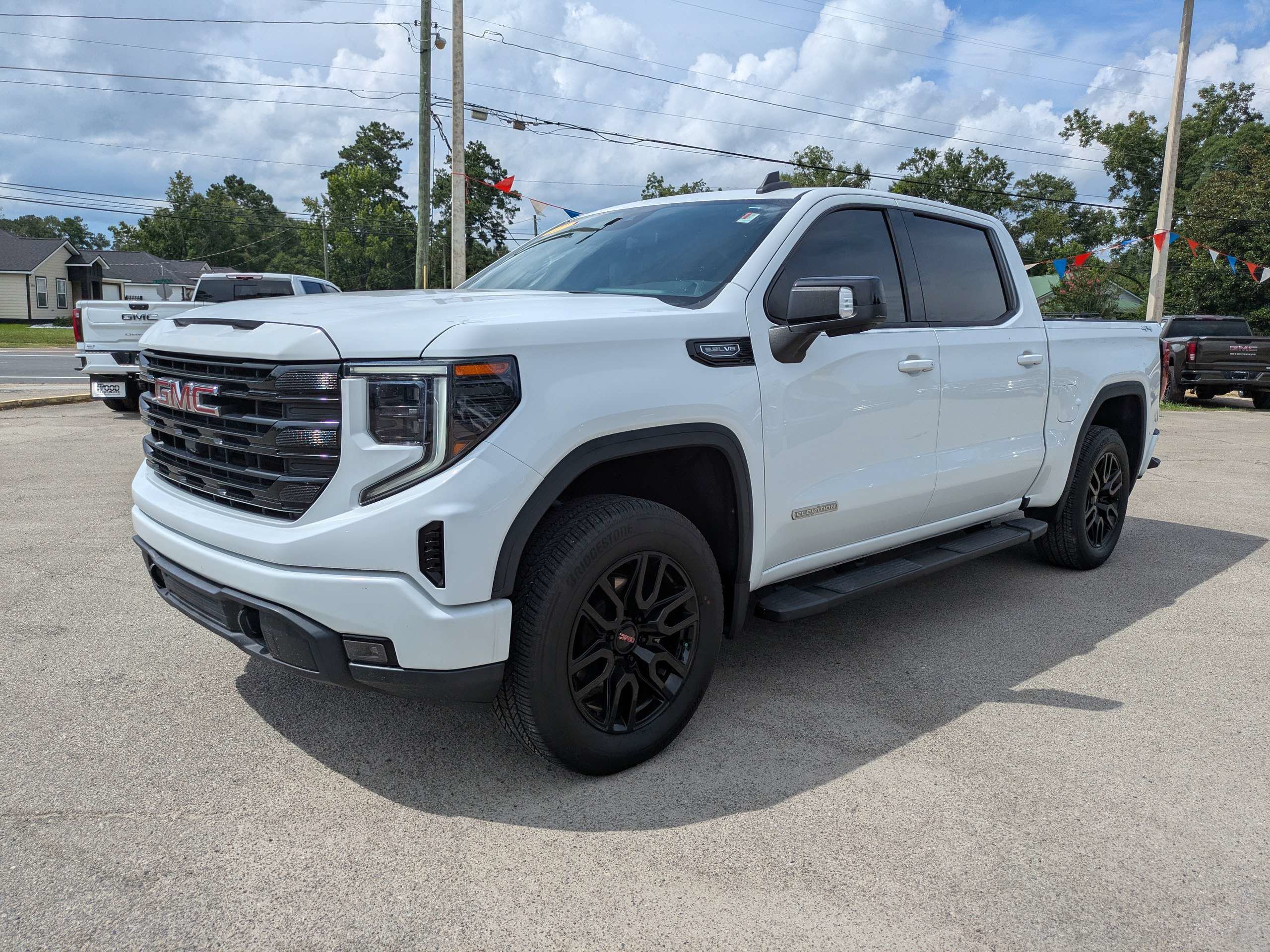 Used 2022 GMC Sierra 1500 Elevation w/ Elevation Premium Package AWD/4WD image 8