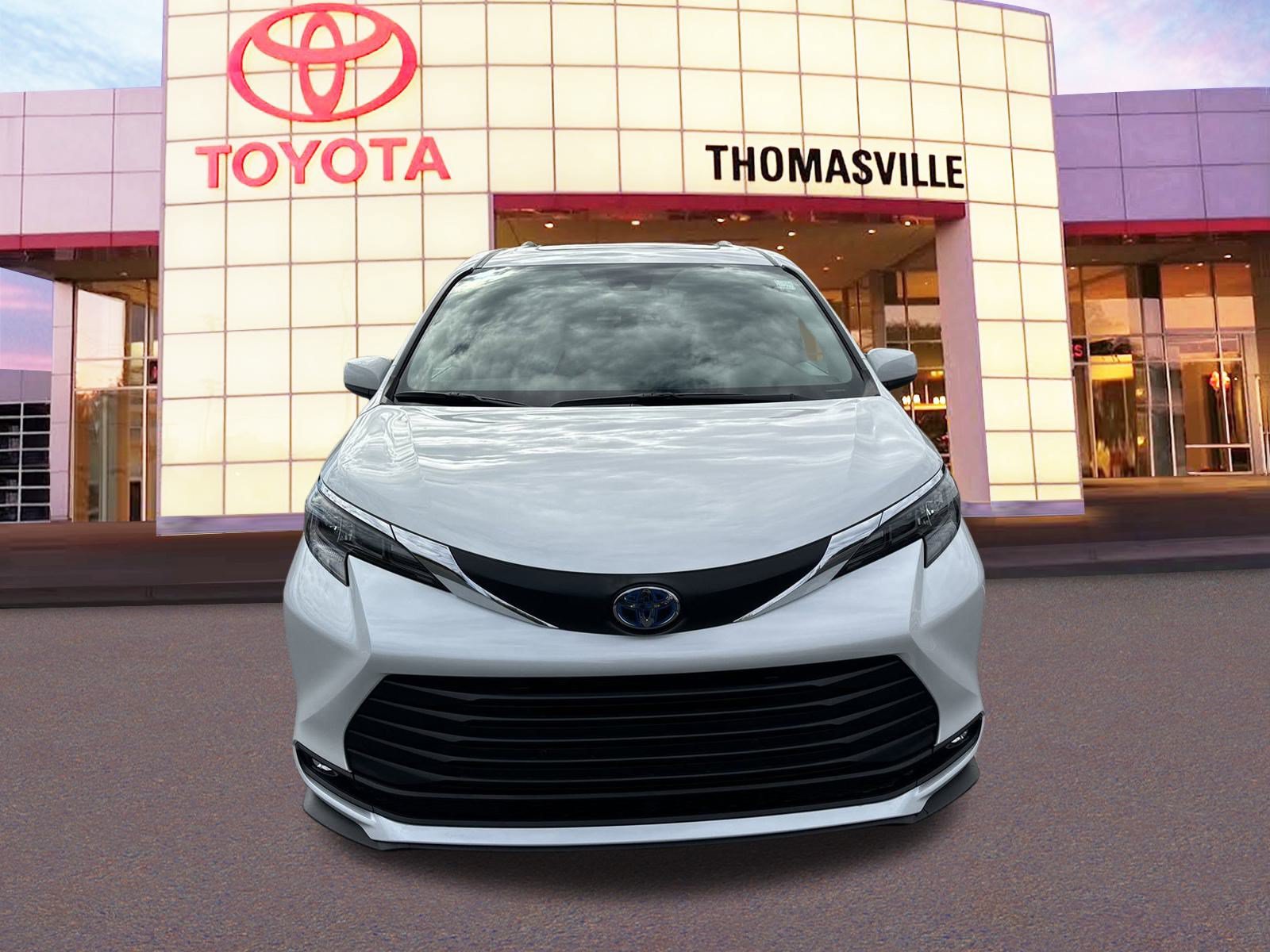 New 2025 Toyota Sienna XLE FWD image 2