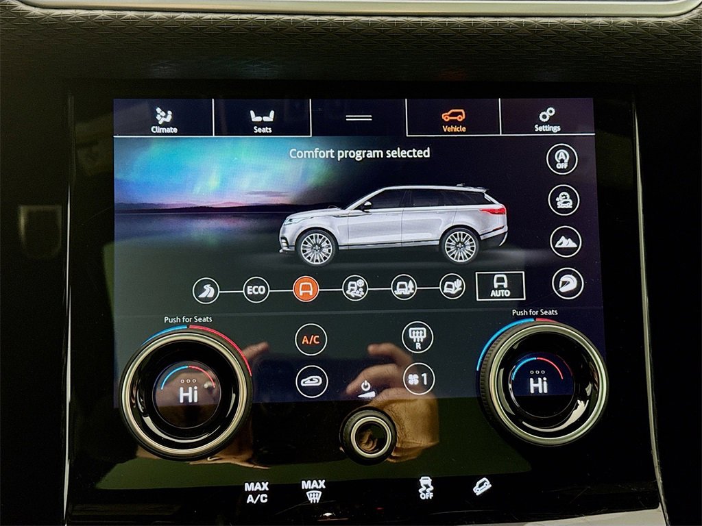 Used 2018 Land Rover Range Rover Velar R-Dynamic SE image 16