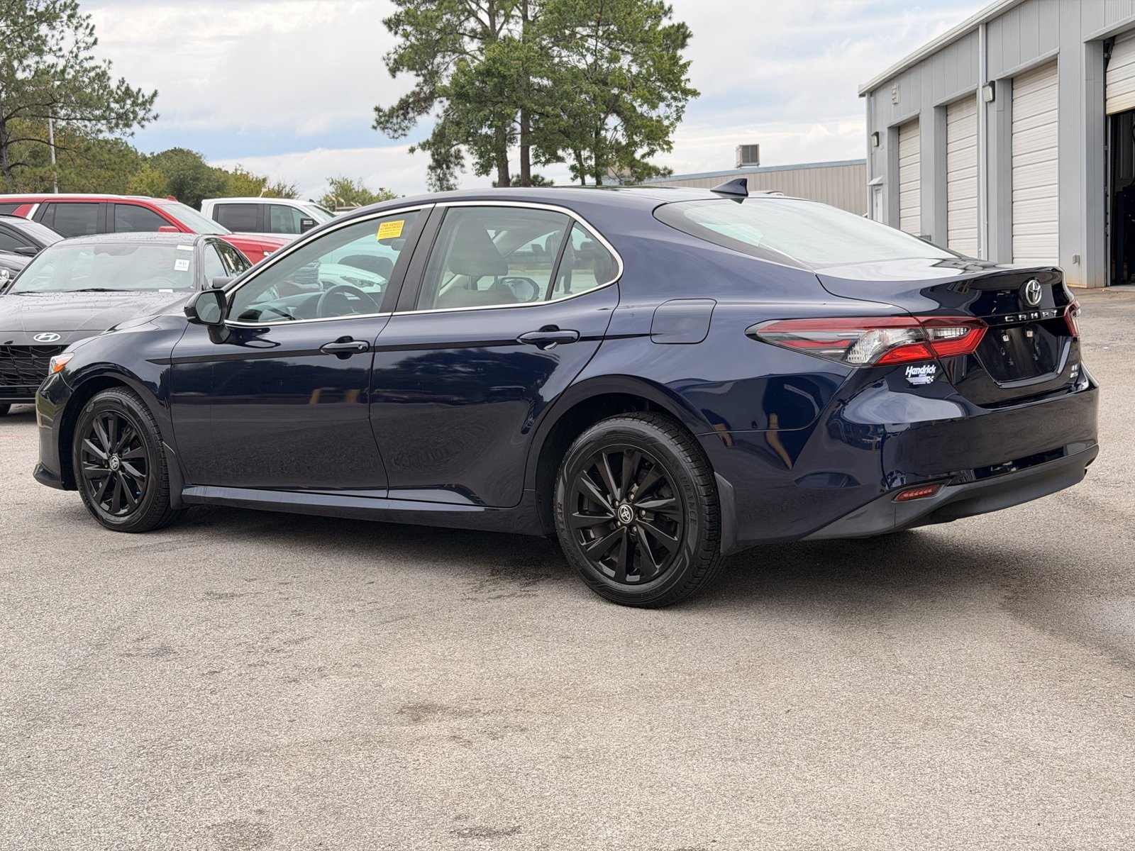 Used 2022 Toyota Camry LE AWD/4WD image 10