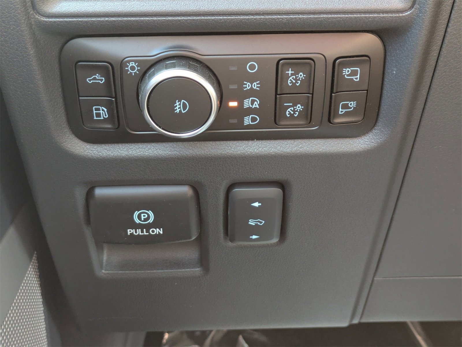 New 2025 Ford F150 Lariat w/ Equipment Group 502A High image 24