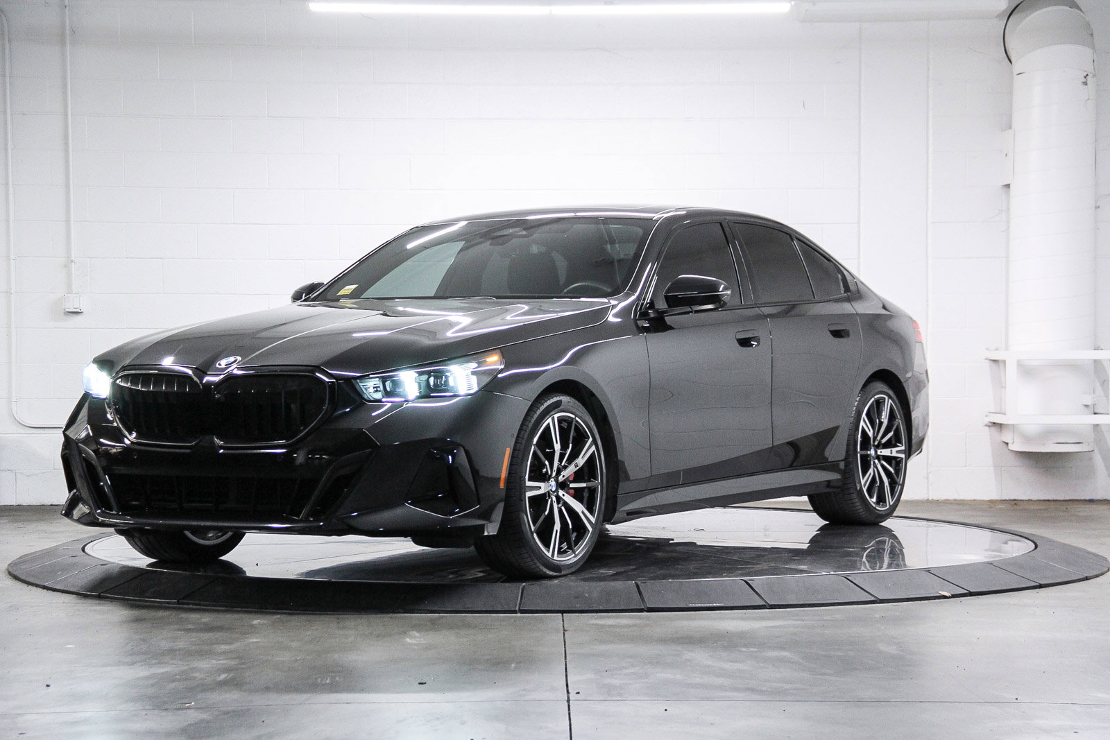 Certified 2024 BMW 530i 530i w/ M Sport Package image 3